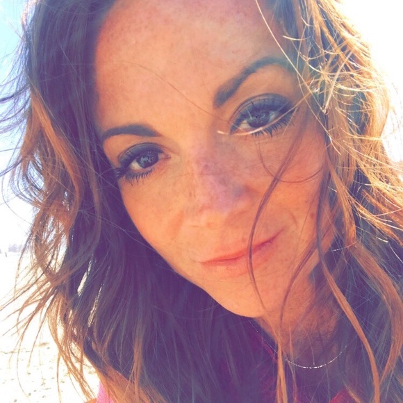 Meet your Posher, Laura - Picture 1 of 1